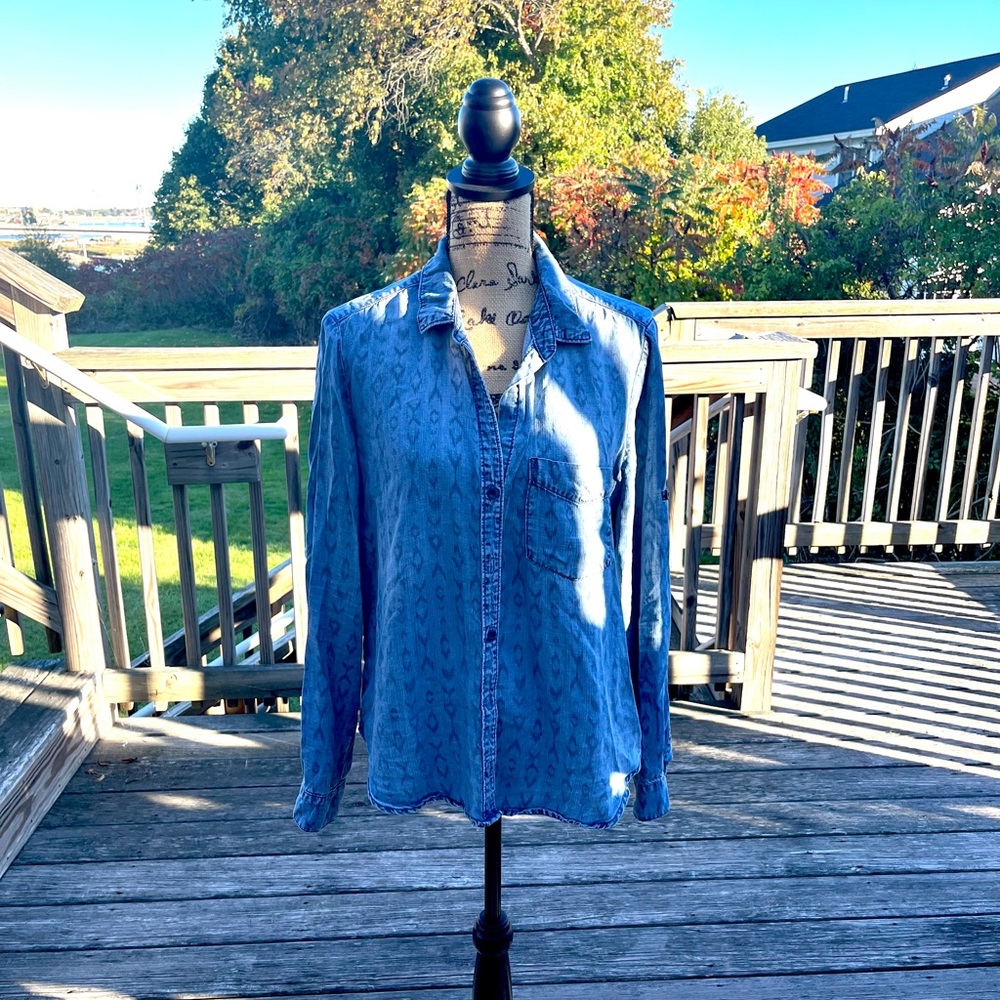 Anthro Cloth & Stone Chambray Button-Down